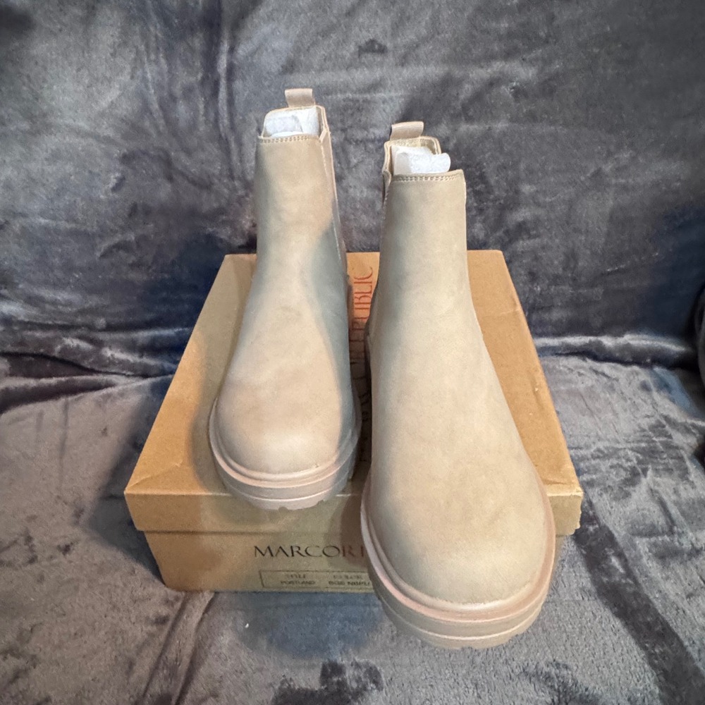 NEW Marco Republic Women 8.5 Chelsea Lug Sole Portland Beige Ankle Boots - Picture 9 of 13